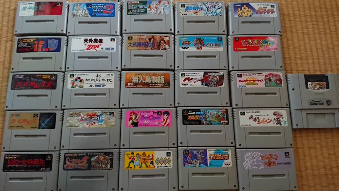 スーパーポテト様に御依頼してましたスーパーファミコンの電池交換が完了しました😆❤️

全て一発起動‼️
これでちびちゃんに引き継げるわ😊💗

そんな感じで現在、わたしが所持してるスーパーファミコンソフト(GBも数本)並べてみました😆✨

この中に無いものでオススメのゲームがあれば教えて下さい💕 