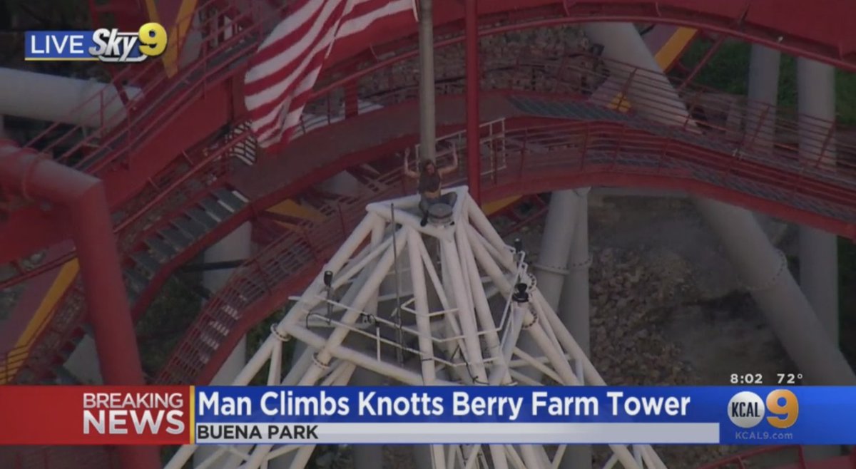 CBSLosAngeles's tweet image. Breaking: a man has reportedly climbed atop a large tower at Knott's Berry Farm and is refusing to come down. cbsloc.al/3znGZNh