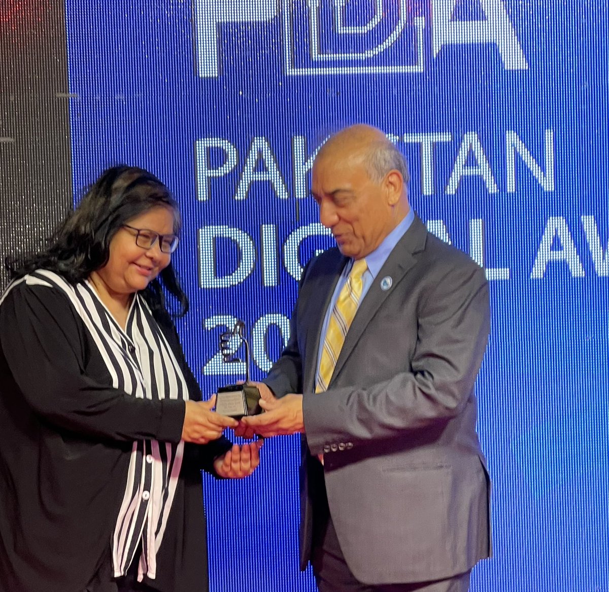 jehan_ara's tweet photo. So honoured to receive an "Award for Outstanding Lifetime Contribution to the Digital Industry" at the Pakistan Digital Awards 2021 in Karachi yesterday evening. Thank you Ashifa Paracha and the jury for the recognition, respect and love #PDA2021 https://t.co/rK5vDfqpks