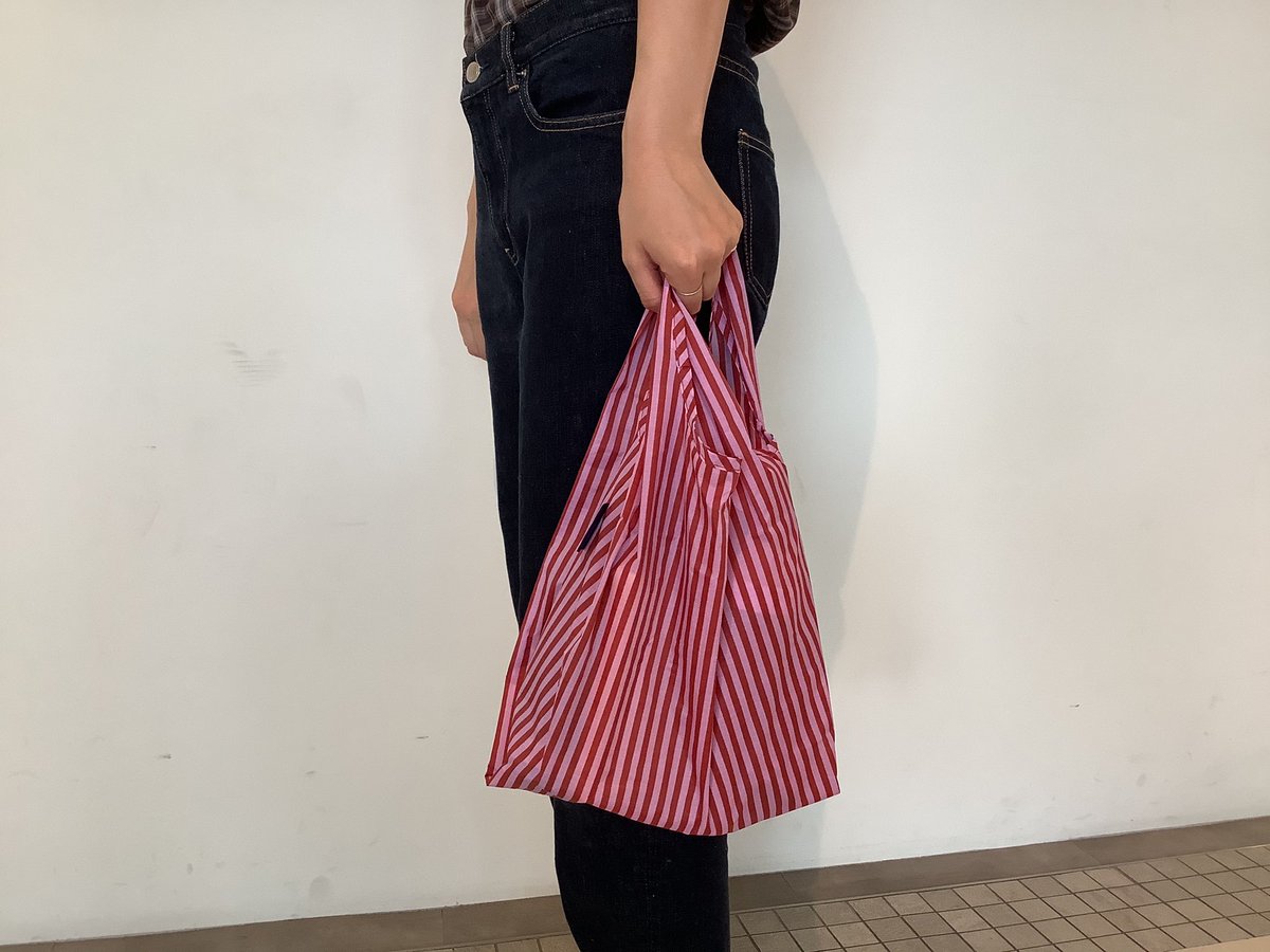 スミス 東京スカイツリータウン ソラマチ V Twitter エコバッグ生活から一年が経ちましたね 気分転換に買い替えをされる方も増えてきています 中でもbagguはpopなカラーと耐久性の良さで人気です 小さいサイズでもこれだけの収納力があります 是非店頭でご覧下さい