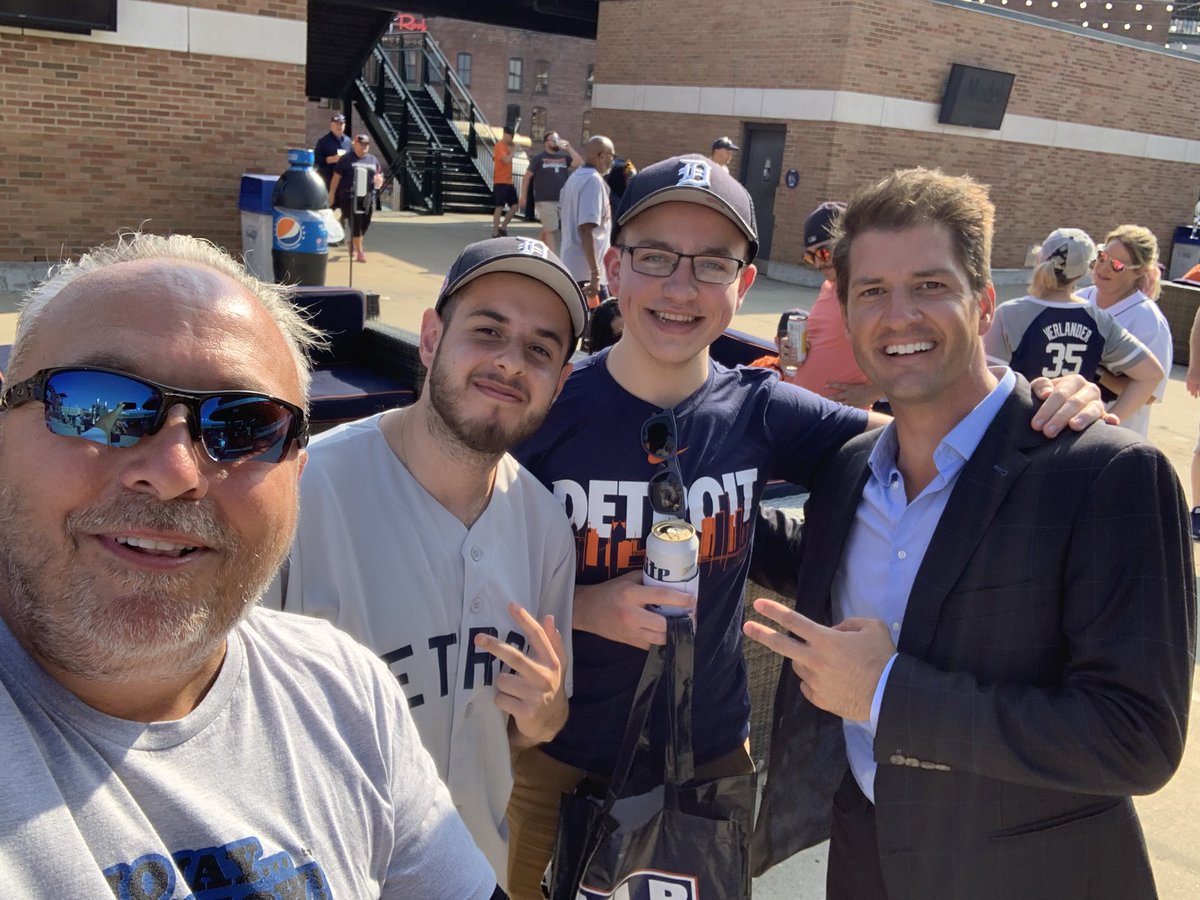 TomParrelly's tweet photo. @donniekellybaby @BentleyScotty @Lions_superbowl @maggie_merren @rileyy313 @tonydombrowski @detroitontiger @wrhiv_72 @SavannahMarch @tyler_sawa Just hangin with the DomBROskiโs and Johnny Kane! #DetroitRoots #Section104 https://t.co/ninCCPH3ae