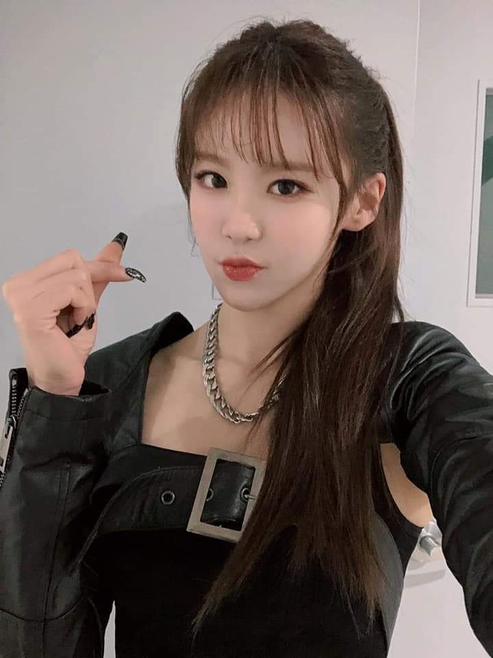 hotissue_cr's tweet photo. #TWITTER↓210701 #MAYNA
[#메이나]:  ¡Hola ~! 🙊
A todos ¿qué están haciendo? ¿Ya comieron?
Los extraño mucho a todos ~ ㅠ
El clima de hoy es tan caluroso, cuiden su  salud. Que tengan un buen día ~~ 💜

#그라타타 #GRATATA #ISSUE_MAKER
#나현 #메이나 #형신 #다나 #예원 #예빈 #다인 https://t.co/BNTGLCu8Wd