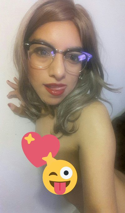S&aacute;bado de jugar caliente  &iquest;quieres jugar conmigo? 🔥👄 https://t.co/u3XuGyOVia