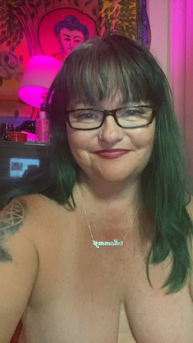 Camming rn. https://t.co/ciNAyecBr4 https://t.co/SWfPcnB4tp