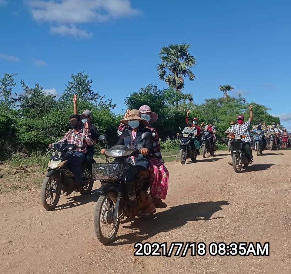 Daniel78037553's tweet photo. Motorcycles Strike against Military Dictatoeship by Basic Education Strike Committee in #Myaing Tsp. 
#WhatsHappeningInMyanmar 
#July18Coup https://t.co/jRHcEcGDd6