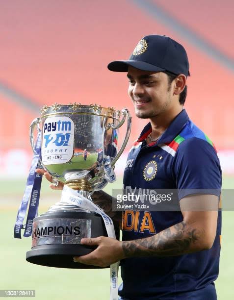 Mohammedsirajfc's tweet photo. Who is best at no. 4 if Surya Kumar yadav will bat at no. 3 ??

Sanju Samson - 👍

Ishan kishan - 🔁

Manish Pandey - 💬

#INDvSL #SLvIND #BCCI #Cricket
#shikardhawan #dhawan #prathivishaw #bhuvi https://t.co/UsGyFy0dQt