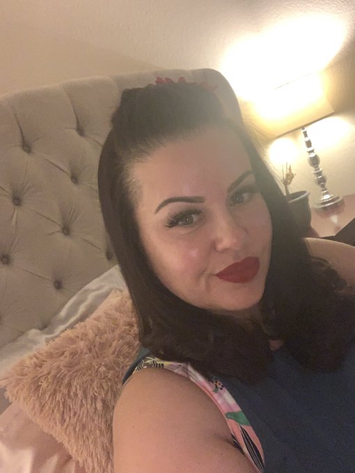 Tonight is pinup themed. I tried to do a victory roll but that failed lol. So this is what they are getting