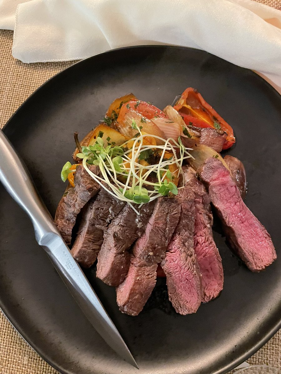 averycrowder's tweet photo. dinner and a show? https://t.co/UcwxFUqgzo