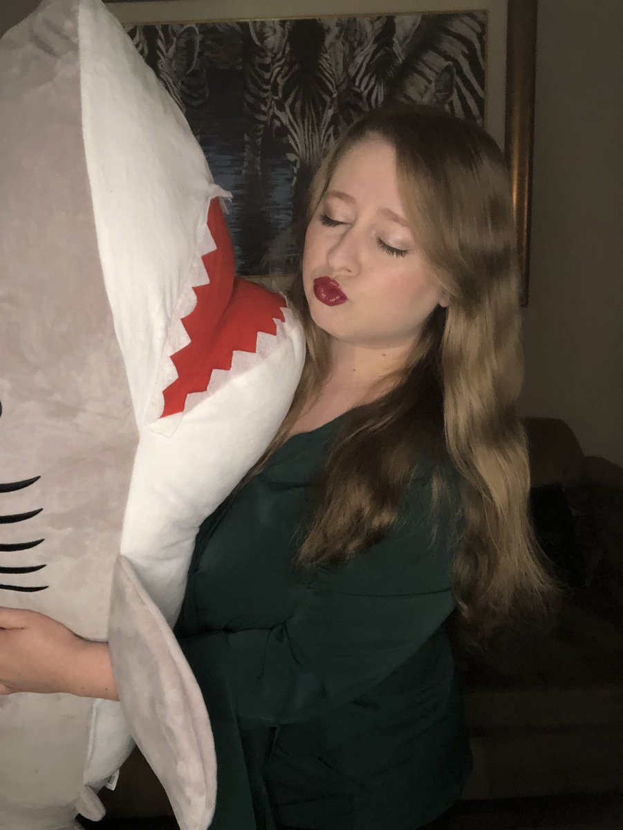 Amy_Loren_'s tweet photo. My photo shoot with one of @BobTheShark family members didn’t go as planned but nothing like what people went through on I Was Prey! I still do want to win the #SharkWeekSweepstakes though! Please pick me @Discovery @devourfoods https://t.co/SlJ7fMGxi6