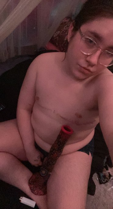 Good night - Pretty boy https://t.co/3ODCmaV260