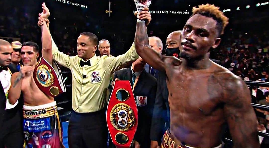rdsdecampeonato's tweet photo. 🚨 #SiNoEsCaneloNoCuenta CHARLO VS. CASTAÑO SIN VENCEDOR 🚨

El estadounidense Jermell Charlo 🇺🇸 (34-1-1, 18KO's) campeón WBC👑/WBA👑/IBF👑 de peso superwelter y Brian Castaño 🇦🇷 (17-0-2, 12KO's) campeón WBO👑 empatan en decisión dividida #CharloCastaño por 📺 ESPN KnockOut https://t.co/u7PDW0PyNh