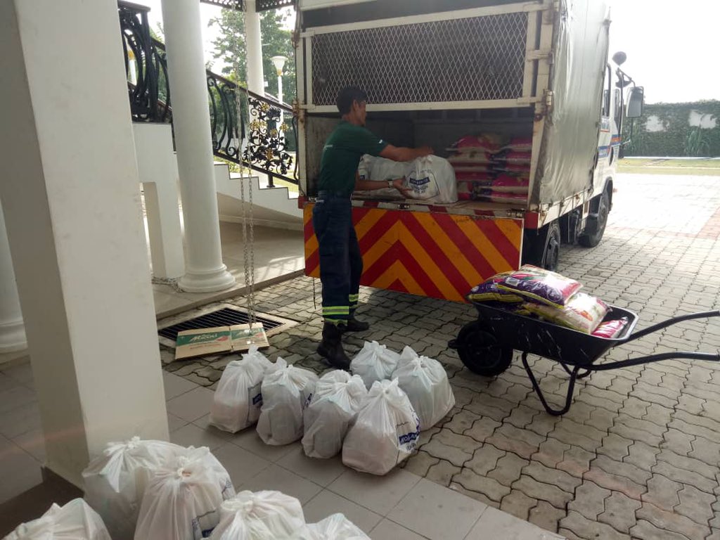 NorlanUnited's tweet image. 18 July 2021 (Ahad)

“Program Amal Asnaf Bulanan”

Team Norlan United Skuad Amal menyerahkan 20 pek sumbangan makanan untuk diagihkan kepada mereka yang memerlukan di Batu Rakit .Semoga dapat meringankan beban mereka di musim PKP ini.