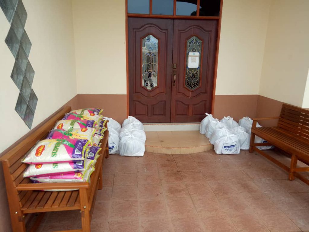 NorlanUnited's tweet image. 18 July 2021 (Ahad)

“Program Amal Asnaf Bulanan”

Team Norlan United Skuad Amal menyerahkan 20 pek sumbangan makanan untuk diagihkan kepada mereka yang memerlukan di Batu Rakit .Semoga dapat meringankan beban mereka di musim PKP ini.