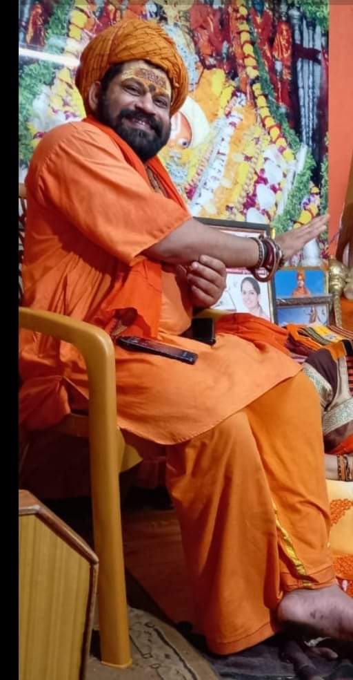 #HBD_राजूदासजी_यूपीशिक्षामित्र 
@rajudasayodhay
संत शिरोमणि श्री राजू दास जी महाराज को अवतरण दिवस की बहुत बहुत बधाई तथा शुभकामनाएं भगवान बजरंगबली आपको दीर्घायु तथा स्वस्थ रखें। जिससे आप गरीबों तथा मजलुमो  की मदद कर सके। शिक्षा मित्र परिवार की तरफ से हार्दिक शुभकामनाएं