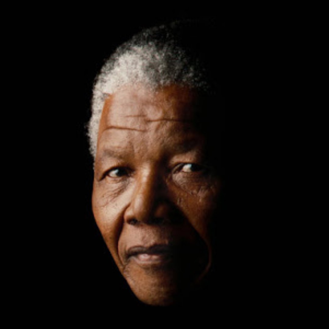 Ha scontato 27 anni di carcere per la sua lotta al segregazionismo razziale. E ha cambiato il mondo. Nasceva oggi, 103 anni fa.
#giornatamondialenelsonmandela
