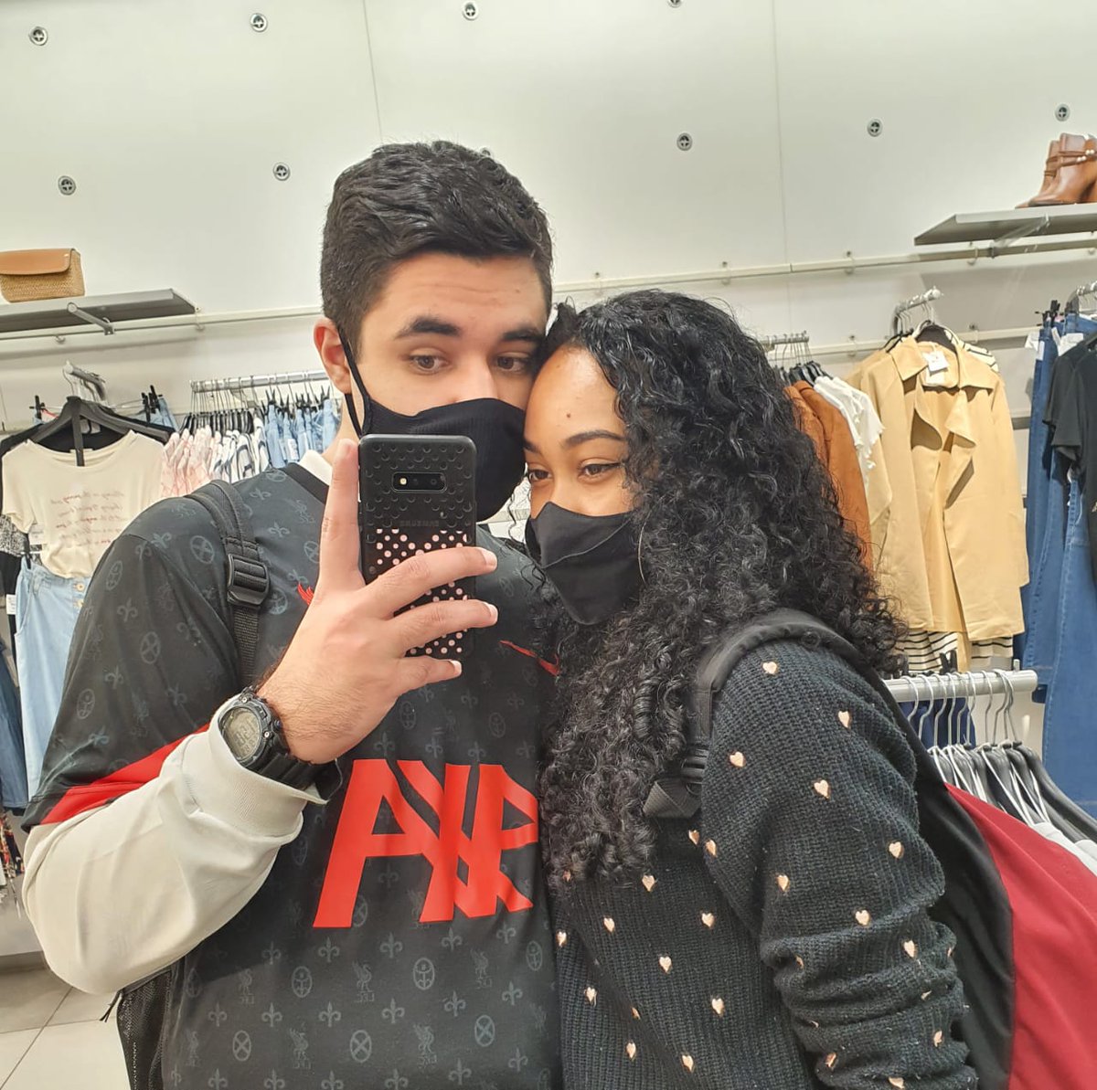 soudacarowrams's tweet photo. sou a pessoa mais feliz ao seu lado e nada vai mudar isso. nada vai mudar o que você me faz sentir, nada vai mudar o amor que você demonstra pra mim de 1000 maneiras todos os dias. você mudou a minha vida e eu quero que ela seja assim pra sempre, com você do meu lado. eu te amo!! https://t.co/LY2UrLyb67