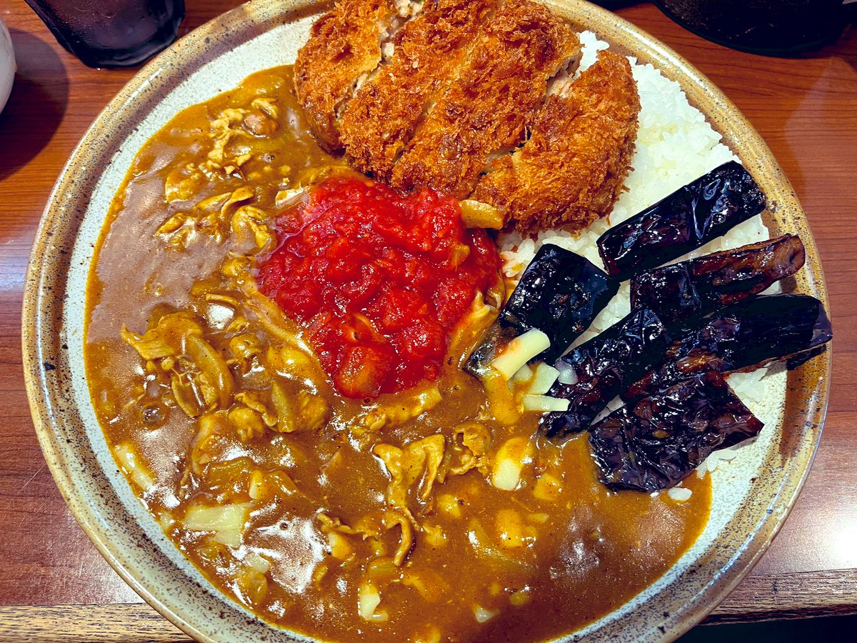 Futuristix's tweet image. 今日のお昼はCoCo壱。夏のオススメ三昧カレー+豚しゃぶトッピング。5辛。今週も運動頑張った。明日からまた頑張る。

#FoodOnThePlanet #HealthControl