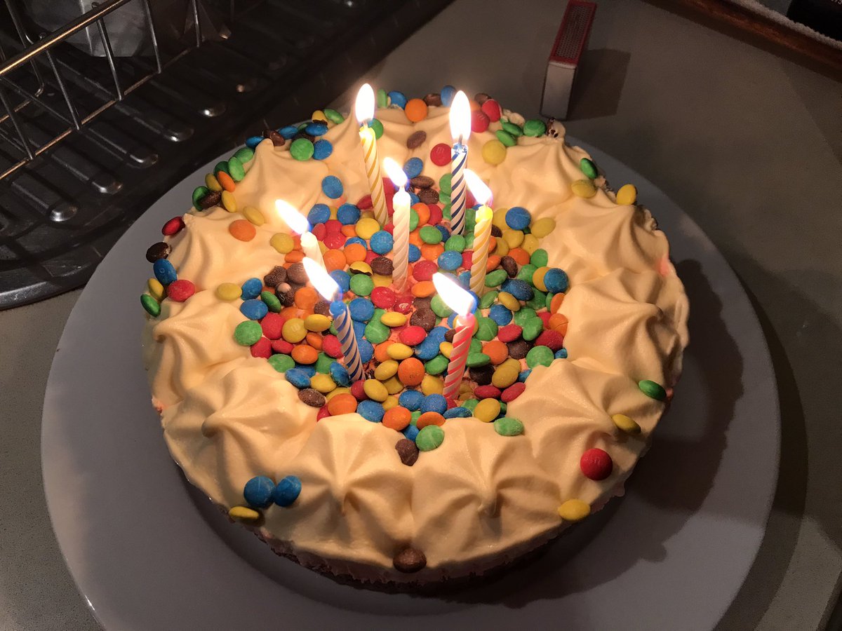 aliceleung's tweet photo. E-birthday parties are not the same but itโs still good that technology allows our family to somehow get together. #Miss6BecomesMiss7 #BirthdayInLockdown https://t.co/T9H5bMRvwD