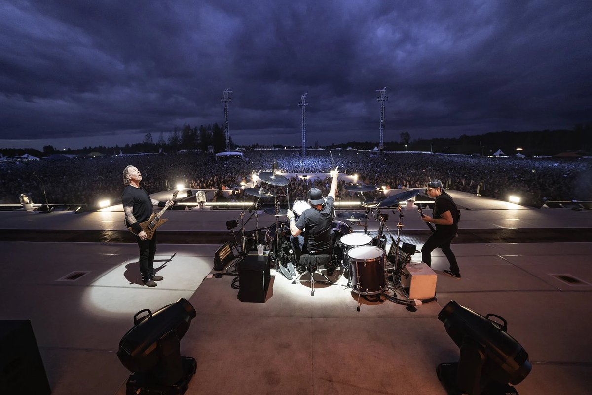 MetSince1981's tweet photo. 📆 En el año 2019, un día como hoy 18 de Julio, @Metallica se presenta en el Raadi Airfield de Tartu, Estonia 🇪🇪. Tour: WorldWired. Bandas Invitadas: @thebandGHOST & @Bokassaband.
#Metallica #MetInTartu #WorldWired #WorldWired2019 #FifthMember #METALLICAMetalUpYourAss 🗡🚽 https://t.co/gjhDvjyrte