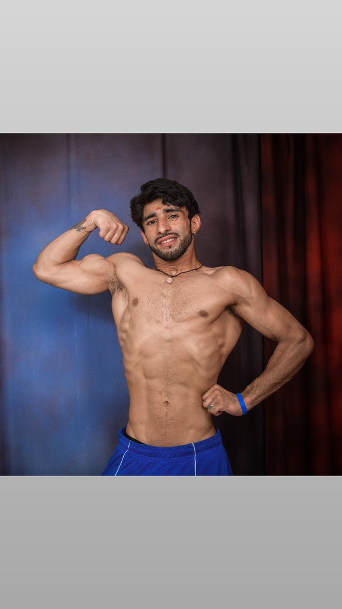 im111arunaditya's tweet image. Me /guess my weight