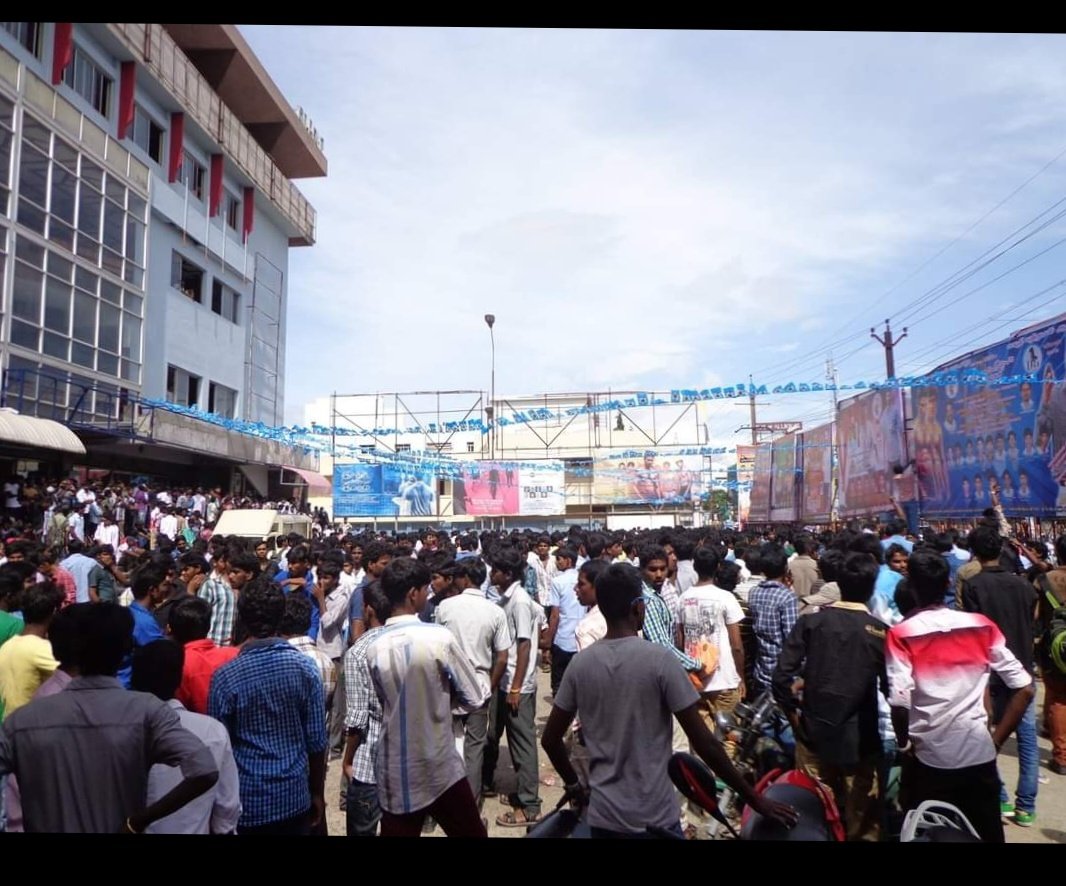 Covaidhanushfc's tweet photo. @wunderbarfilms @dhanushkraja @VelrajR @Amala_ams @anirudhofficial @divomovies @dhanushkraja
@COVAIdhanushFc
#massopening
#covai karpagam COMPLEX 👍👍👍
🙏🏻THANKU SO MUCH ALL COVAIDHANUSHFC FANS💚
@DirectorS_Shiva @DhanushTrends_
@allindiadfc https://t.co/U8z1xX6b73
