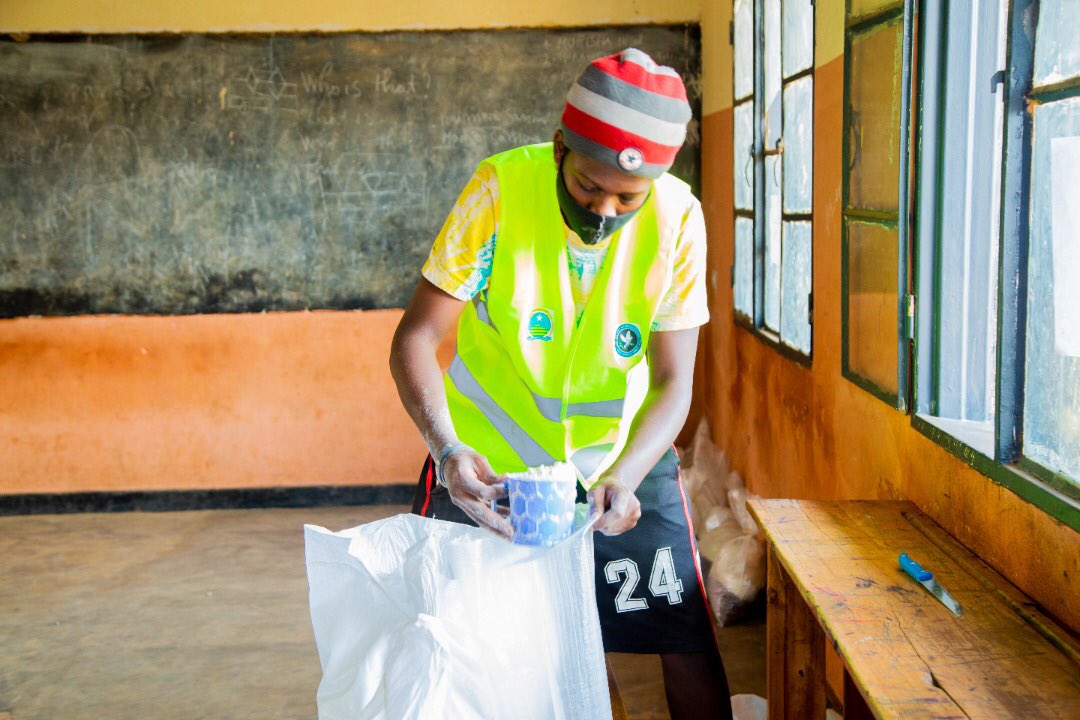 rbarwanda's tweet photo. PHOTOS: 
The government of Rwanda has started distributing of food supplies to vulnerable households in the @CityofKigali and other 8 districts which are under 10-day lockdown to control the spread of #COVID19 https://t.co/8Mf3hv1XB9