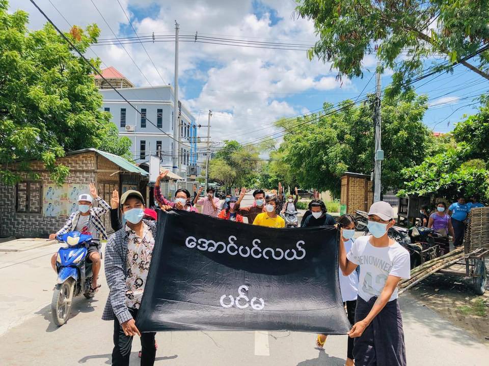 don_msi's tweet photo. Anti-coup protesters from #AungPinLal strike who never miss a day to stage a protest for the restoration of Democracy continued their evening strike today against the military Junta.
#July18Coup #WhatsHappeningInMyanmar https://t.co/LchZhLLlG4