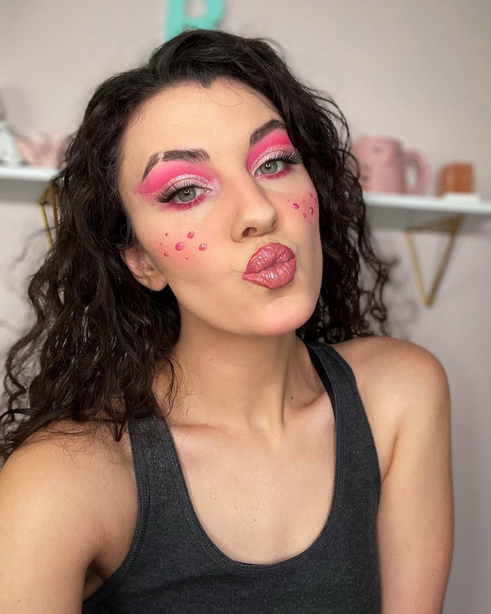 BaileySonier's tweet photo. Bubblicious💗 https://t.co/vBMPBpQ2ZD