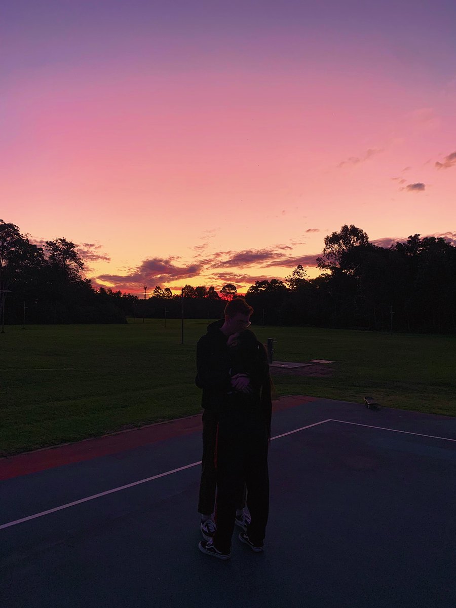 celeryschtick's tweet image. just bc y’all don’t follow my ig, here are some cute sunset pics w / @RizRazR6