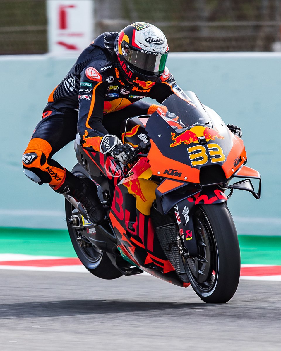KTM_UK's tweet image. #KTMBlog - It's got to be one of the biggest thrills on two wheels, but what does it really feel like to ride a MotoGP bike? We go behind the scenes with the Red Bull KTM Factory Racing team to learn more. Find out more in the KTM BLOG: fal.cn/3gPHD

#KTM #ReadyToRace