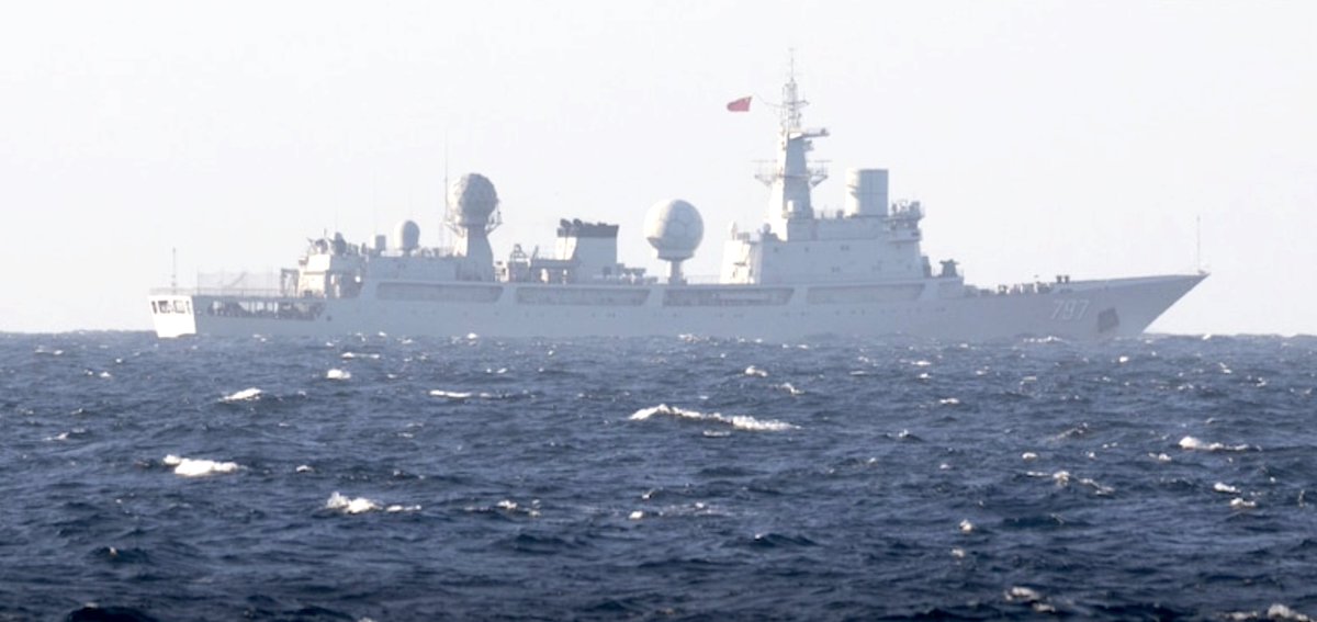 rajfortyseven's tweet photo. #China #CCP's #PLAN sends its #spyships to #Australia without permission.
#Type815A #Dongdiao cl electronic svl #AGI aims to keep close watch on largest war fighting jt naval ex #TS21 betwn #ADF&amp; #USN.
2nd ship #797 seems to be new with cylindrical radome.
https://t.co/tGOBTN3SSV https://t.co/iU30vzwhn5