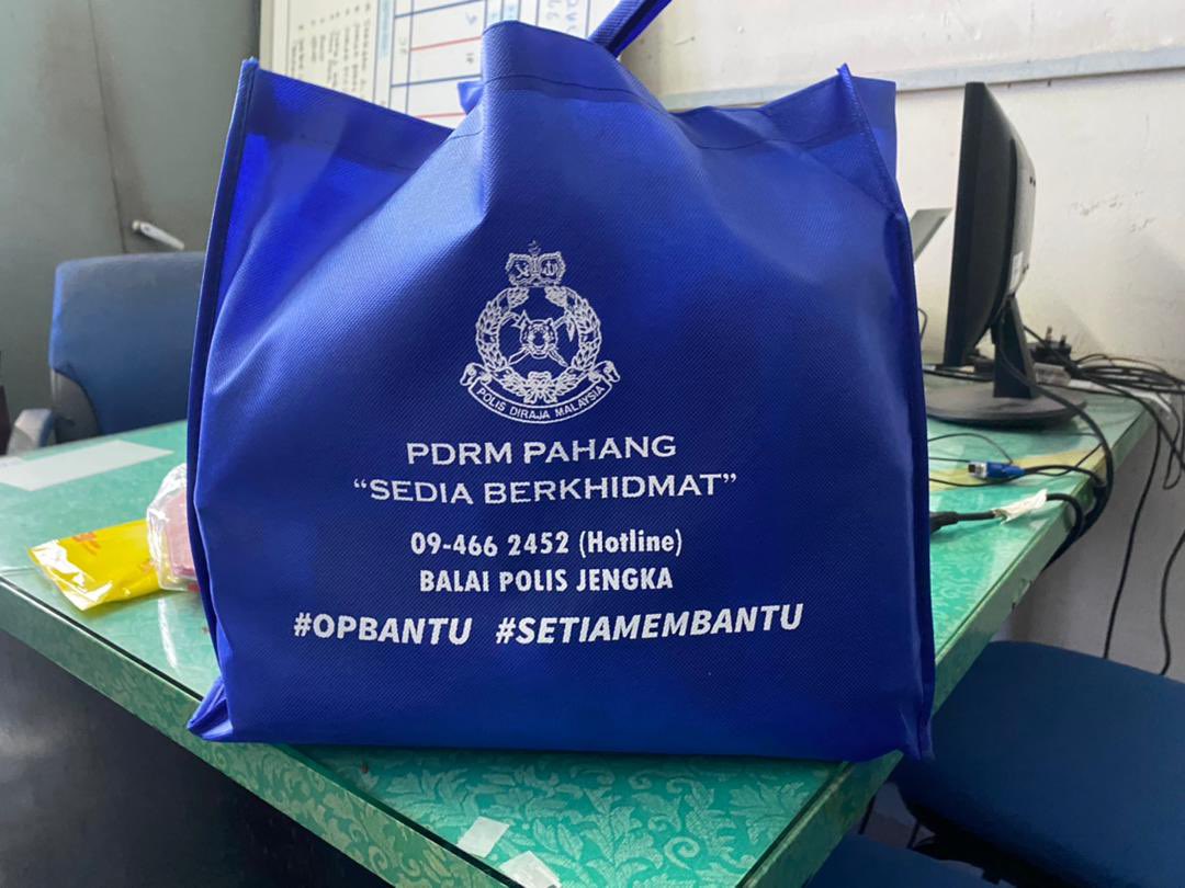 IsmailSaid087's tweet photo. Di Balai Polis Jengka..bsm DCP Dato’ Mohd Yusri, Timbalan Ketua Polis Pahang dan SUPT. Norzamri OCPD Maran..saya juga telah sediakan foodbasket untuk mereka turun padang melalui OP Bantu.
#OPBANTU #SETIAMEMBANTU #p087cakna #p087kualakrau #teamdsims #PEMULIH2021 https://t.co/3CRsTF53dY