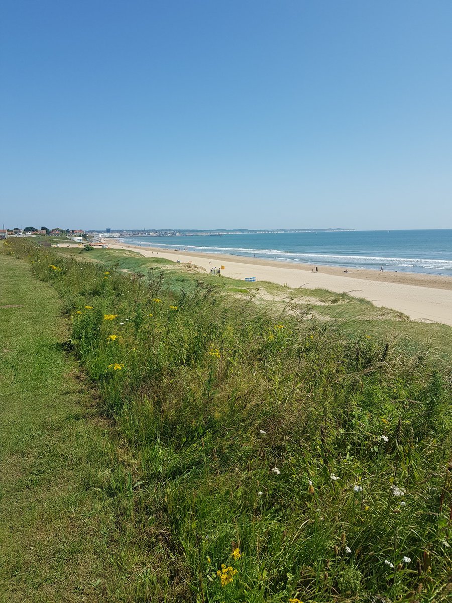 surtsa's tweet photo. Amazing week in @BridlingtonEast.  When the UK weather is good, our Coastline boasts its appeal. https://t.co/NyXYNRJ2so