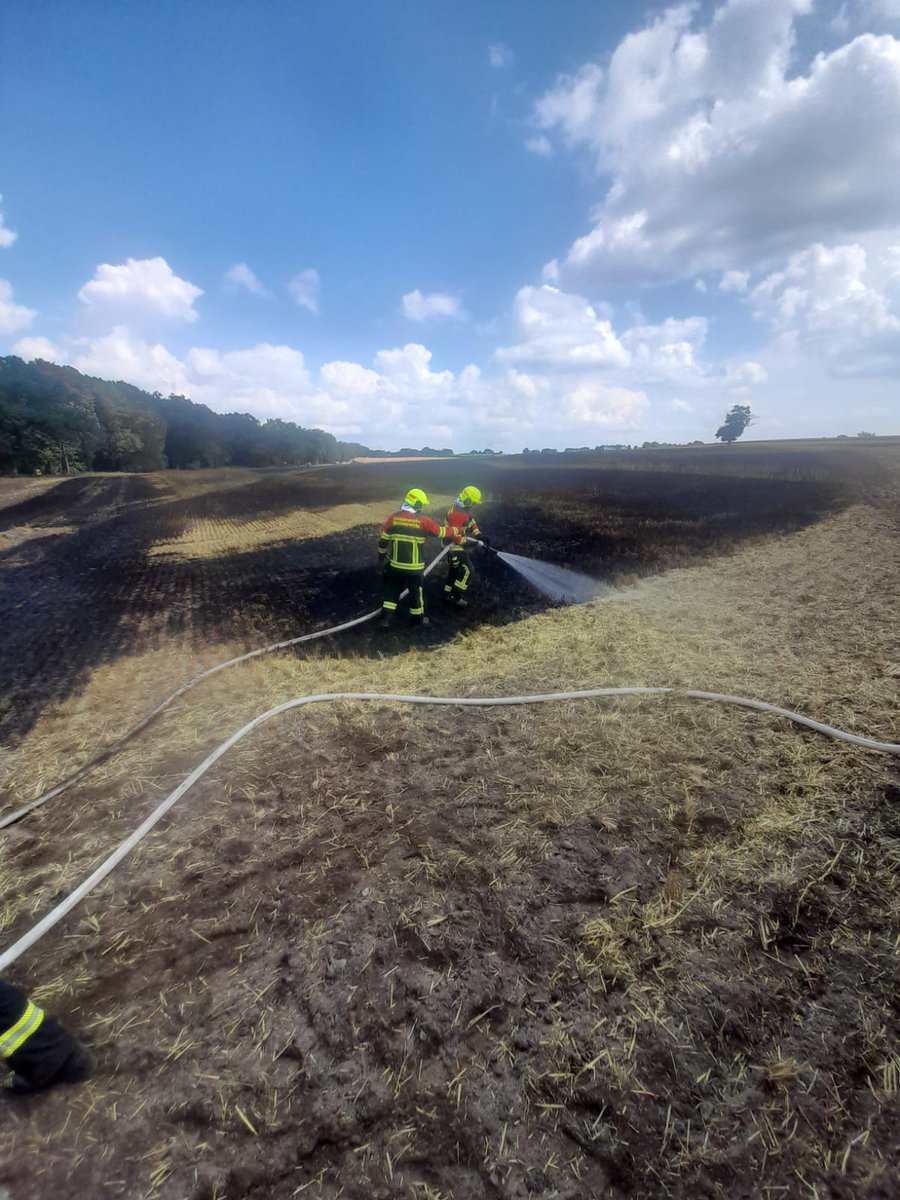 FFBruesewitz's tweet photo. #Einsatz 10/2021 , 12.07.2021
Flächenbrand eventuell Mähdrescher. 
Wittenförden Richtung Rogahn
Mehr auf unserer FB Seite ! 👨‍🚒
#nachbargemeinde #gemeinsamstark #superzusammenarbeit https://t.co/WgOLf5azCP