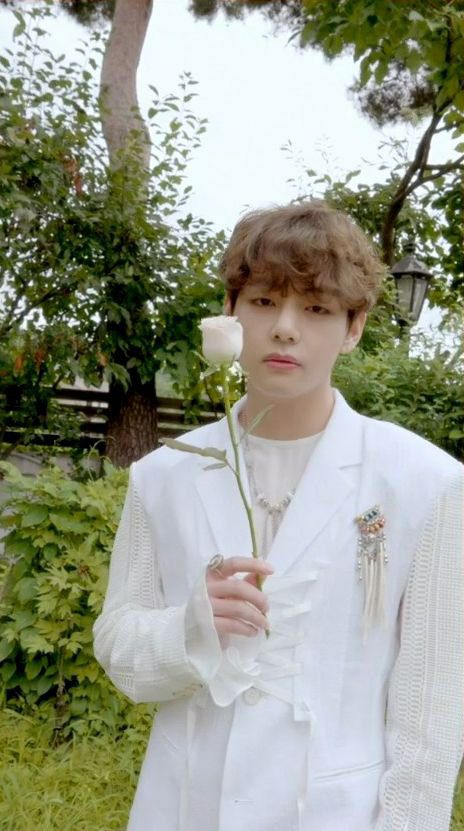 pedagog_18's tweet photo. Желаю вам прекрасного дня! 💜🧡✨🍎💥✊🎆💃
#MTVHottest #BTS @BTS_twt https://t.co/fcu4Aqbvug