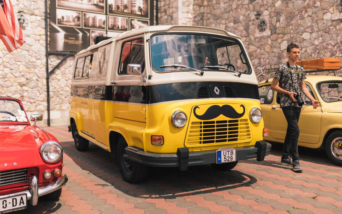 dpshtrr's tweet photo. 🤩 OLD TIMER FEST 2021 po ndodh tani!! Është edicioni i 16-të i takimit të Mjeteve Klasike që ka nisur ditën e djeshme në Prizren dhe do të vazhdojë në qytetin e Korçës në datat 19-20 korrik! 
#OldtTimerFest2021 #DPSHTRR #OldtimerClubPrizren #RETRO #FIVA #Prizren #Korça #MIE 🇦🇱😍 https://t.co/pvhnUVTaX4