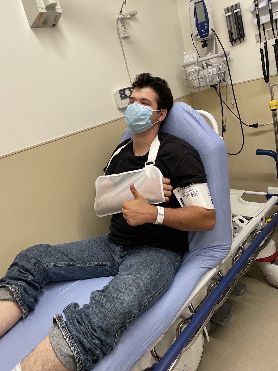grantneedshelp's tweet image. broke my collar bone lmaoooo