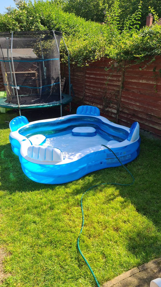 Statik_Gav's tweet photo. @RealLifeWookie Breaking out the pool for the kids, happy Sunday for them https://t.co/kMFjwr2gya