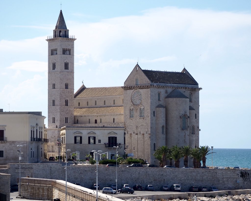 Trani ❤️

#beautifulpuglia #puglia #apulia #weareinpuglia #shotz_of_puglia #clickfor_puglia #visitpuglia #travelphotography #travel #italy_vacations #italian_places #italiainunoscatto #trani #italia #pugliadavedere #italy #ig_puglia