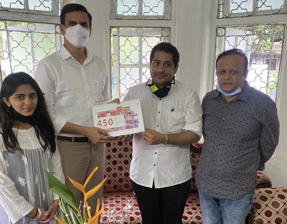 Asifbhamlaa's tweet photo. @bhamlafoundatio Thankful to @mybmcWardHW Ward Officer @VVVispute for all the support & cooperation for our campaign #VaccinationFor18Plus Appreciate your Auspicious presence https://t.co/qBa1xr6dbE