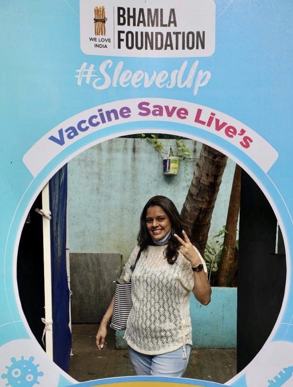 Asifbhamlaa's tweet photo. @bhamlafoundatio Thankful to @mybmcWardHW Ward Officer @VVVispute for all the support & cooperation for our campaign #VaccinationFor18Plus Appreciate your Auspicious presence https://t.co/qBa1xr6dbE