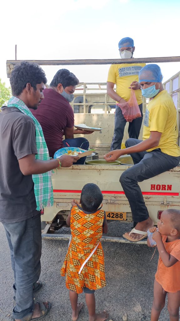 Foundation_PJ's tweet photo. Yesterday,#pandavjenafoundation led by chairman Santosh Kumar Jena,have come forward to distribute cooked  lunch to needy people at different wards of jatani area affected during the weekend shutdown imposed in #Odisha.
#pandavjenafoundation 
#wecare
#odishafightscorona https://t.co/WwO4AFtjfo
