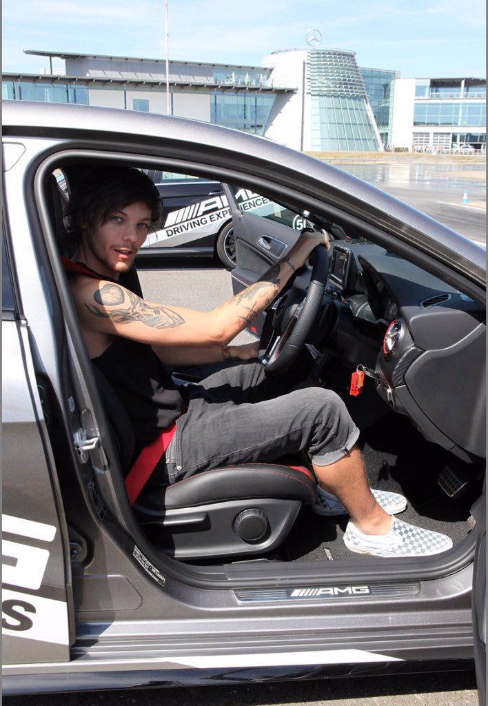 LT_throwback's tweet image. Today in 2014 (July 18) Louis was at Mercedes-Benz World in Weybridge, England.