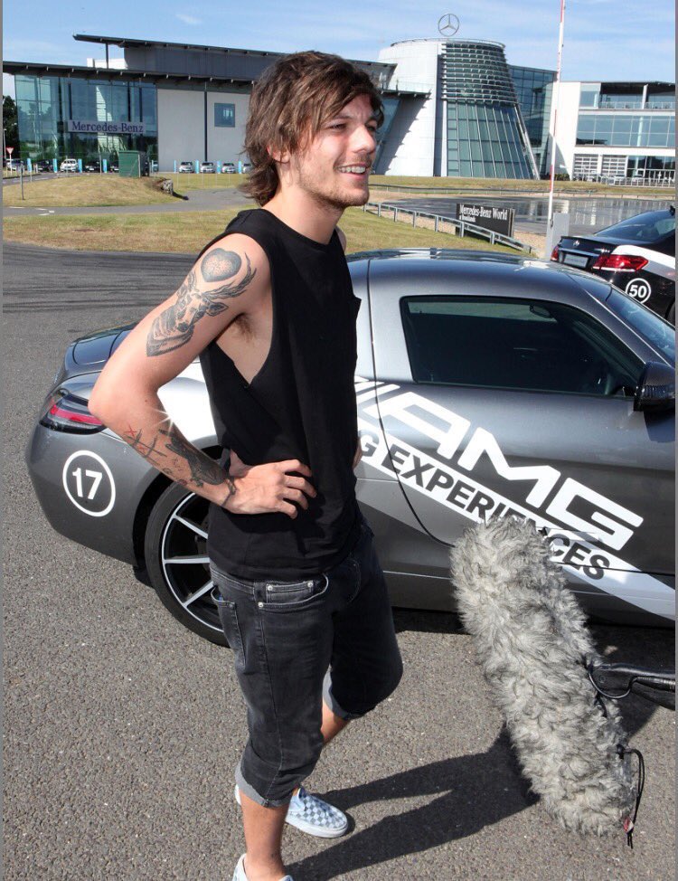 LT_throwback's tweet image. Today in 2014 (July 18) Louis was at Mercedes-Benz World in Weybridge, England.