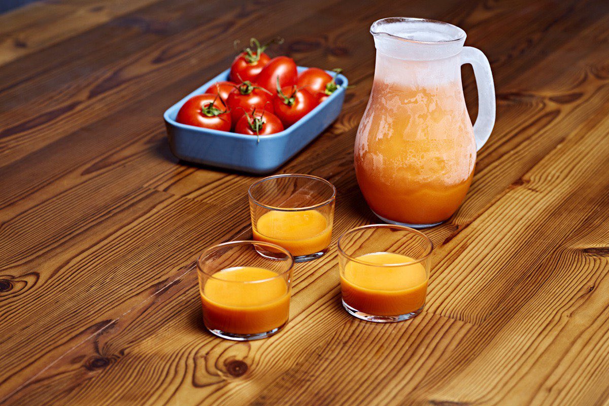 Ay, esa jarra heladita… a que te entran ganas de abrazarla??? 😂😍🙌😅

Otra idea es tomarte el gazpacho delicioso y súper fresquito que tiene dentro! Como el de casa, pero con el toque La Francachela, claro.

Sanísimo y, oye, un par de grados menos en el cuerpo se agradecen!💕