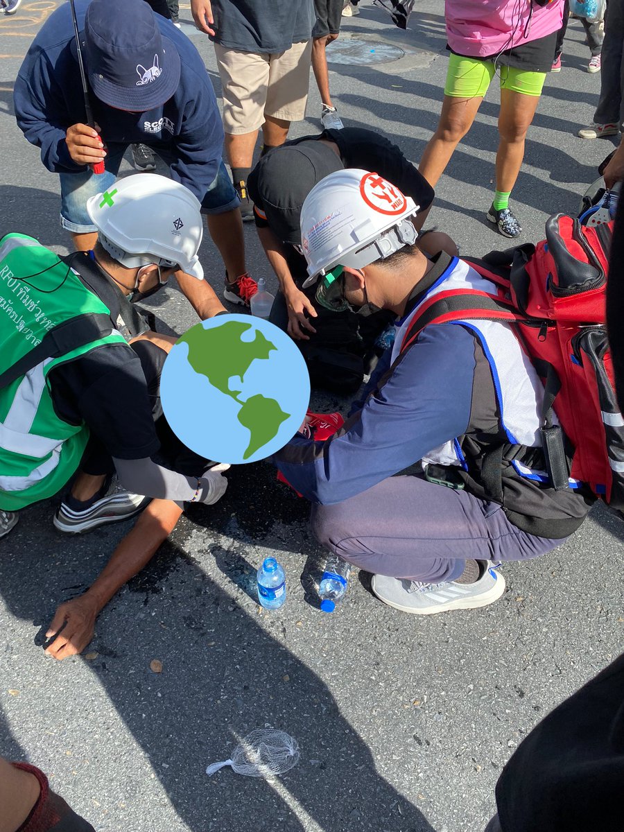 PMCforthemasses's tweet image. ตำรวจฉีดแก๊สน้ำตาและยิงกระสุนยางใส่ประชาชนแล้ว #ม็อบ18กรกฎา #พมช @EM67234