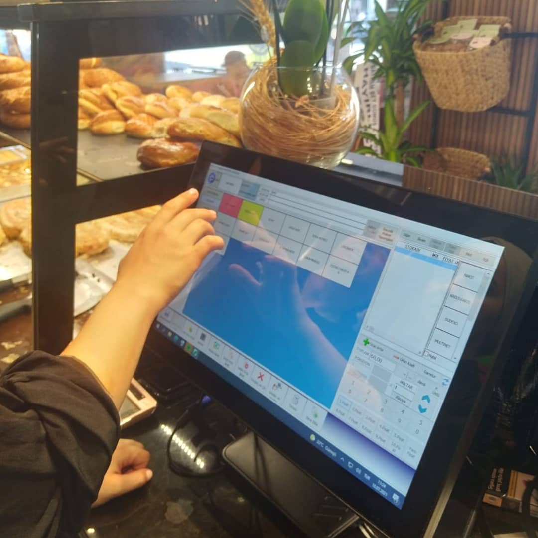 Paşa fırını  fethiye  şubenin winsell pos sistem kurulumunu gerçekleştirdik İşletme sahiplerine hayırlı  olsun. Bol ve bereketli kazançlar dileriz.
#muğla
#fethiye
#pastane 
#adisyonsistemi 
#restaurantpos
#costcontrol
#paketservis