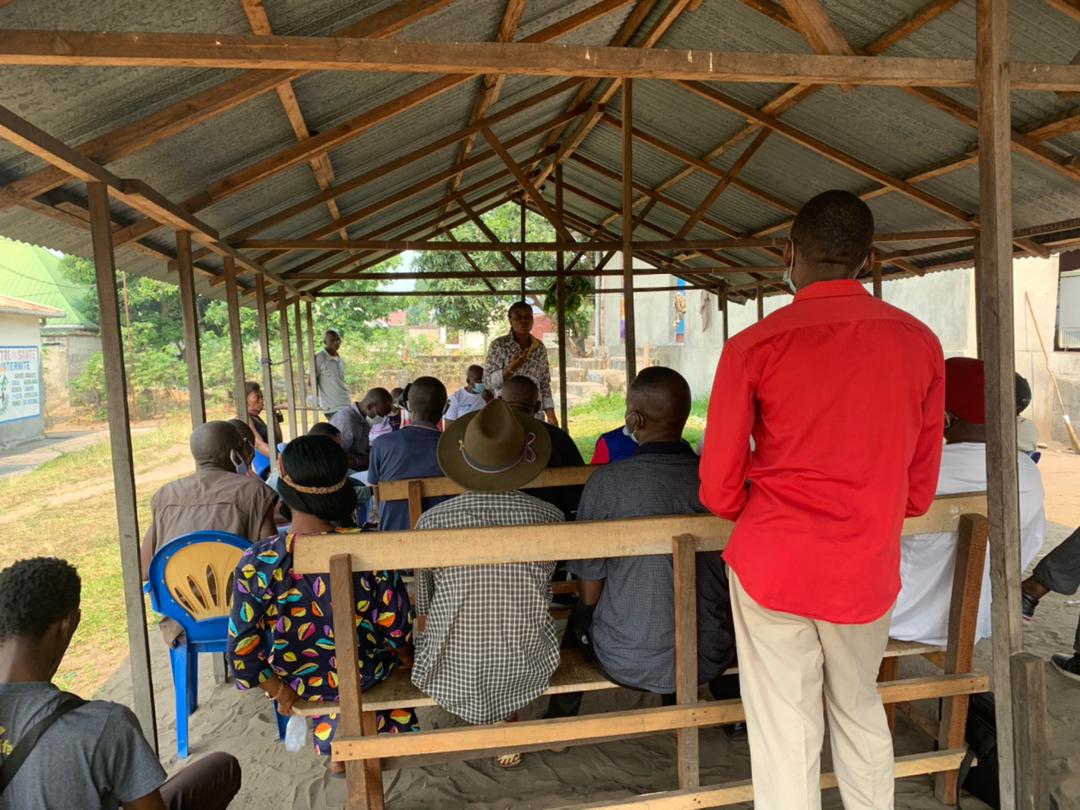 afiamama's tweet photo. #CashTcovid : La participation ds la gestion de sa communauté est un droit humain. Toute personne a le droit de gérer les affaires de sa communauté de façon libre, active et utile. Autour de ce message nous avons sensibilisé les membres des églises de #DINGIDINGI et #BUMA. https://t.co/vjk7UYqJHP