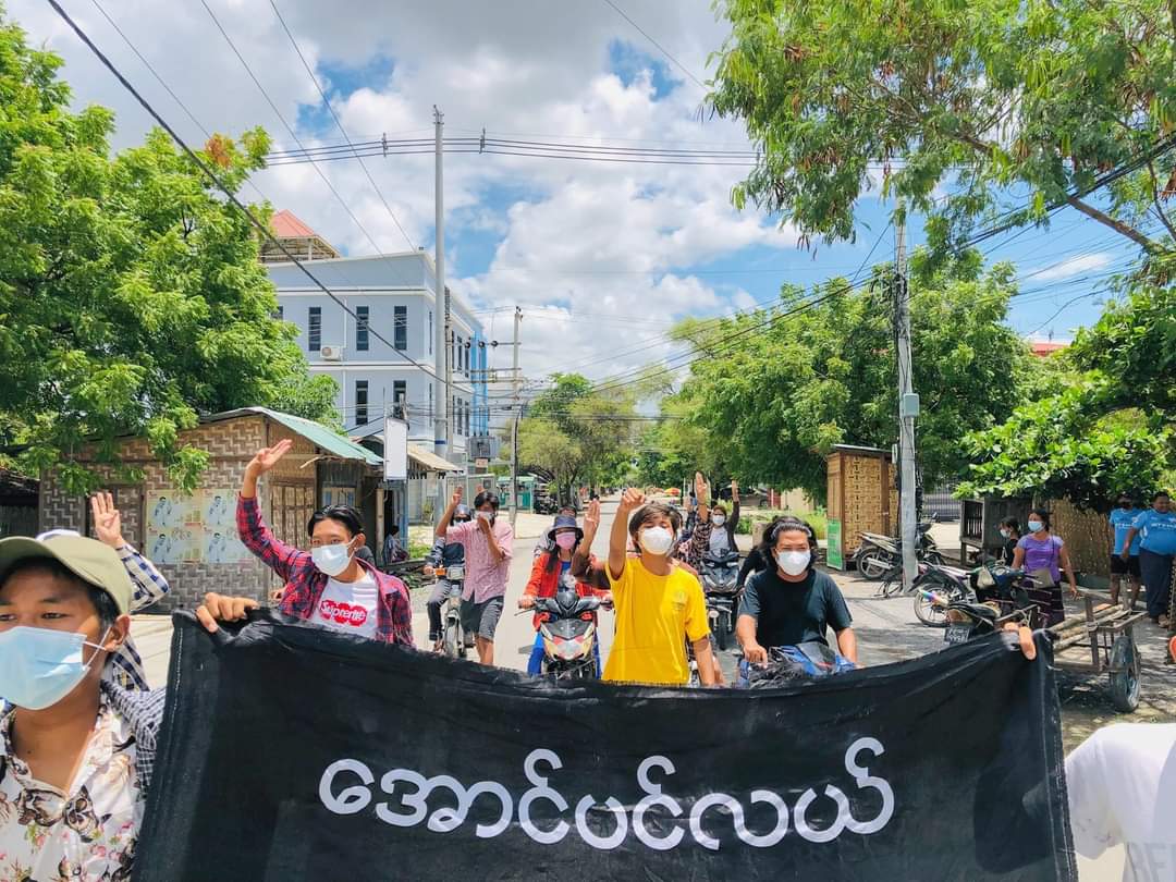 BrokenLittleFi1's tweet photo. Despite the spreading COVID disaster, #AungPinLe main strike still marched and protested the Military Dictatorship on the afternoon of July 18.
#July18Coup #WhatsHappeningInMyanmar https://t.co/1EObLb6OVd