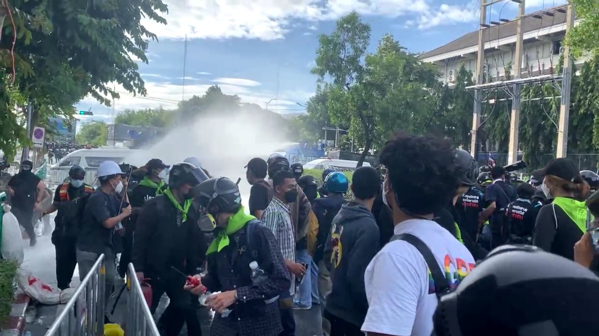 MayWongST's tweet photo. Again, #Thailand police tries to disperse the protesters who are a stone's throw away from government house. Looks like nobody wants to back down  #ม็อบ18กรกฎา https://t.co/y0rQXEtGcu